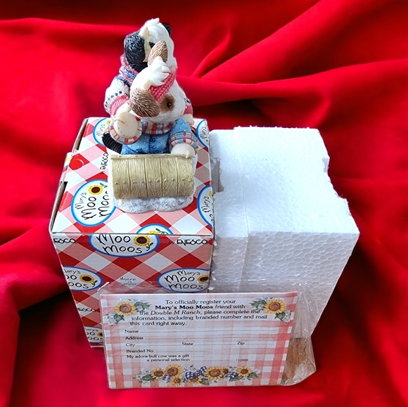 Mary's Moo Moos "It's Snow Wonder We're Friends" Limited Edition Figurine - Picture 4 of 8